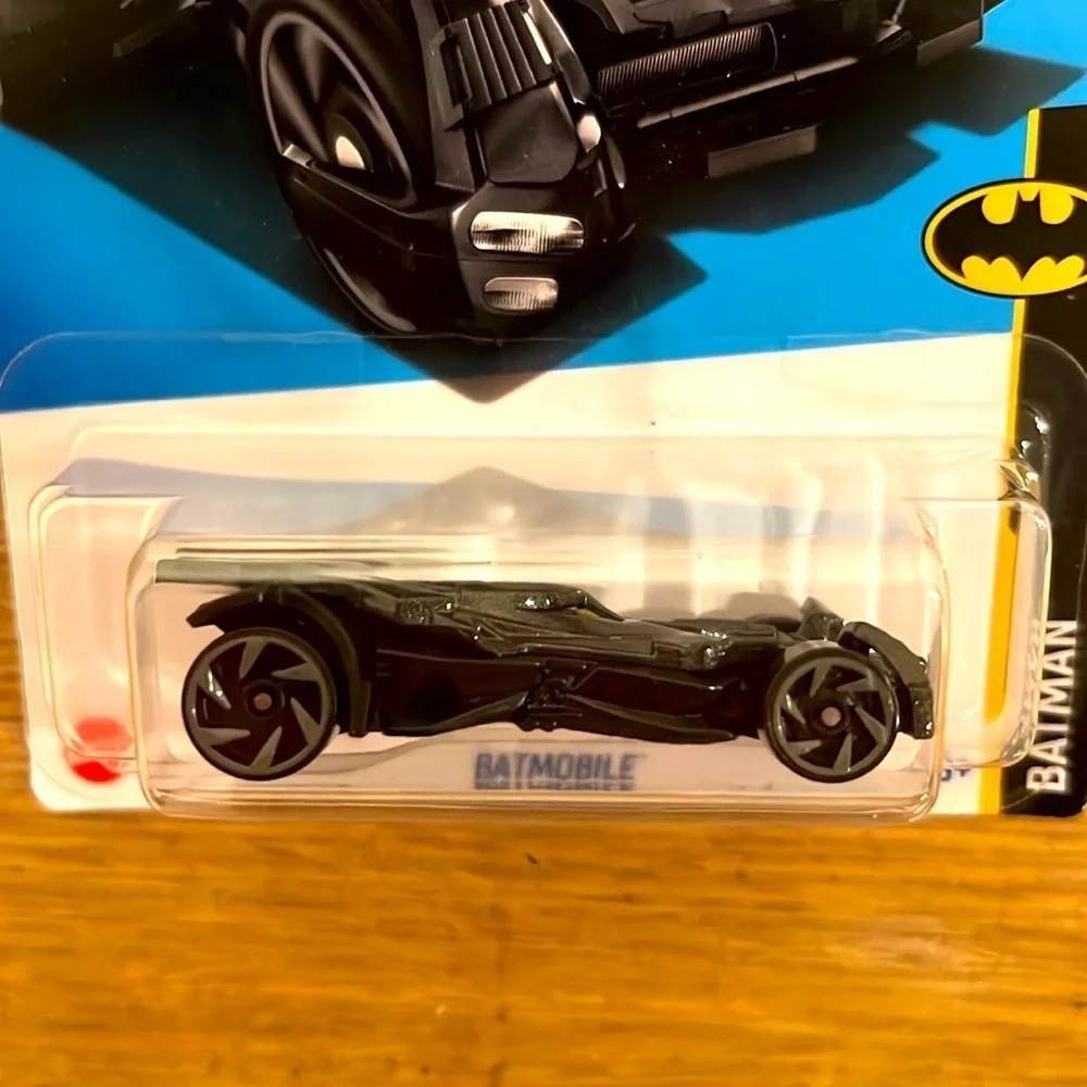 NWT Hot Wheels Batman Batmobile – Black Diecast Toy Car – Collector’s Item NIB